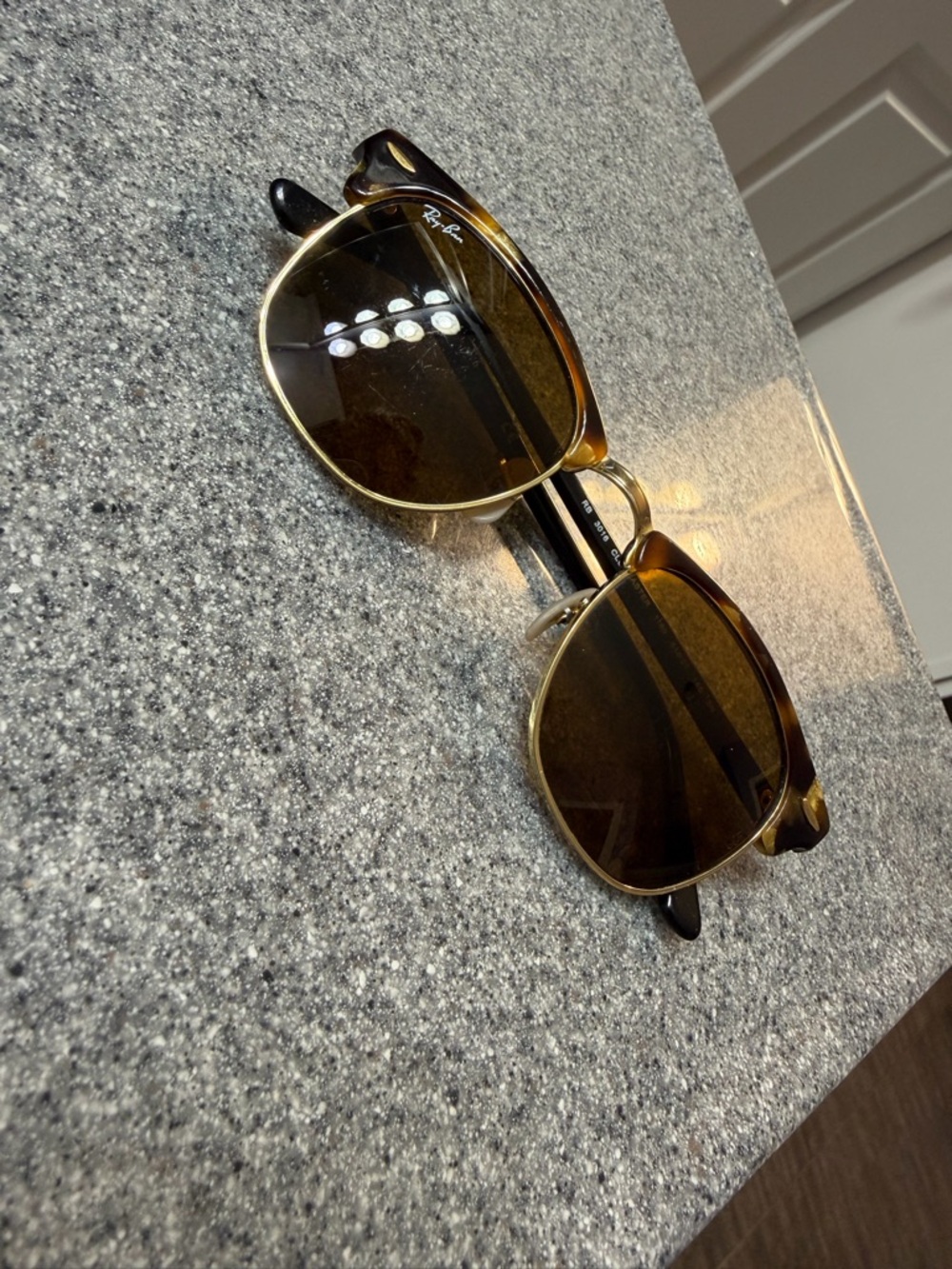 Women’s Ray-Ban Clubmaster Tortoise Frame Sunglasses - Picture 2 of 4